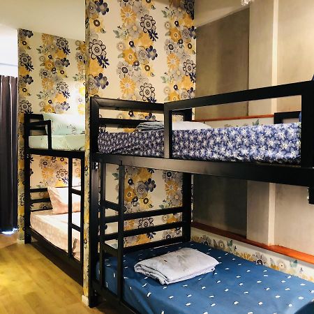 Wj Hostel Bangkok Bagian luar foto