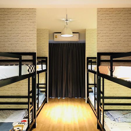 Wj Hostel Bangkok Bagian luar foto