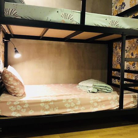 Wj Hostel Bangkok Bagian luar foto