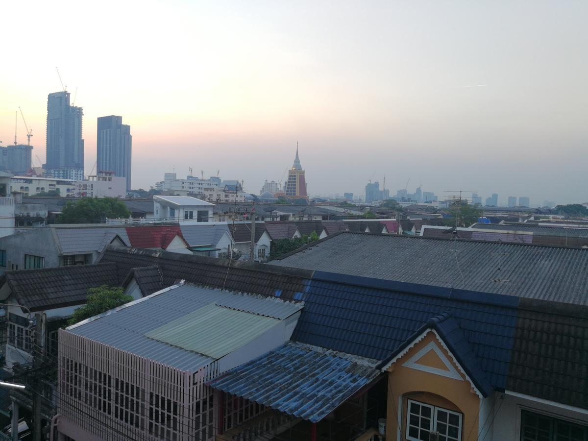 Wj Hostel Bangkok Bagian luar foto