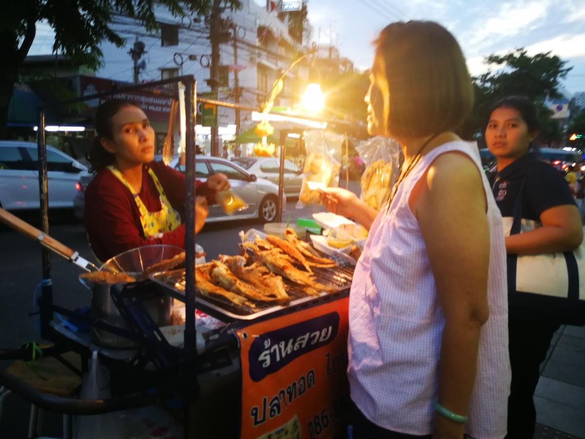 Wj Hostel Bangkok Bagian luar foto