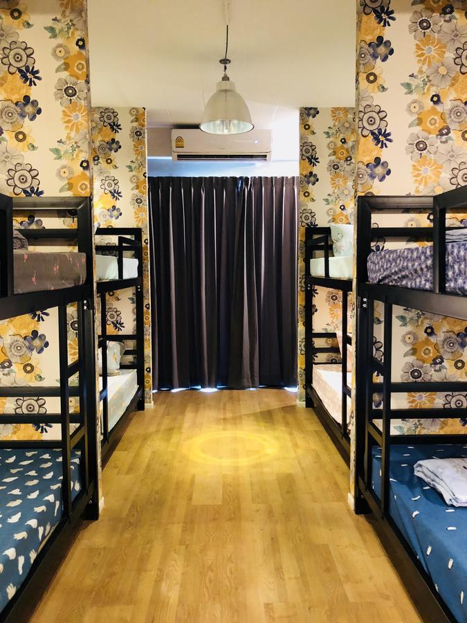 Wj Hostel Bangkok Bagian luar foto