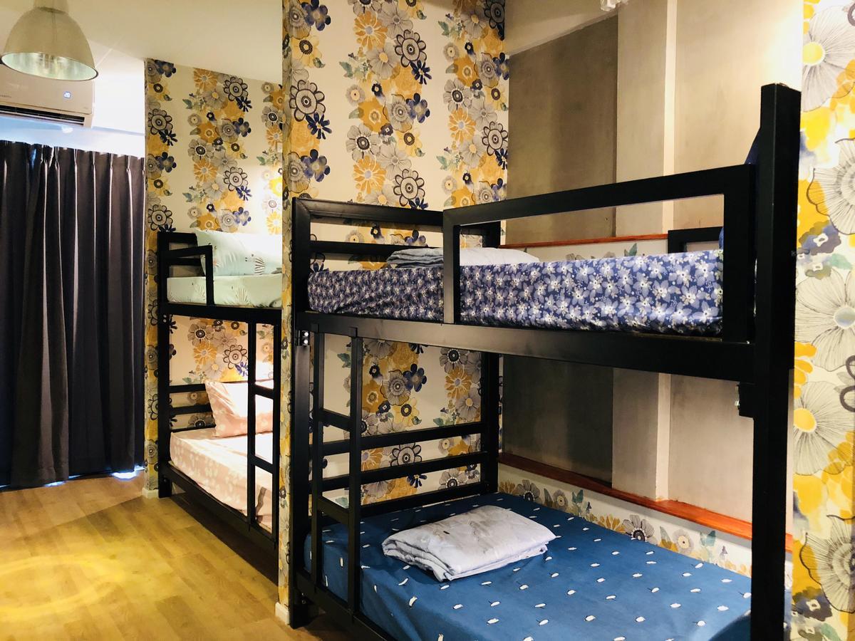Wj Hostel Bangkok Bagian luar foto