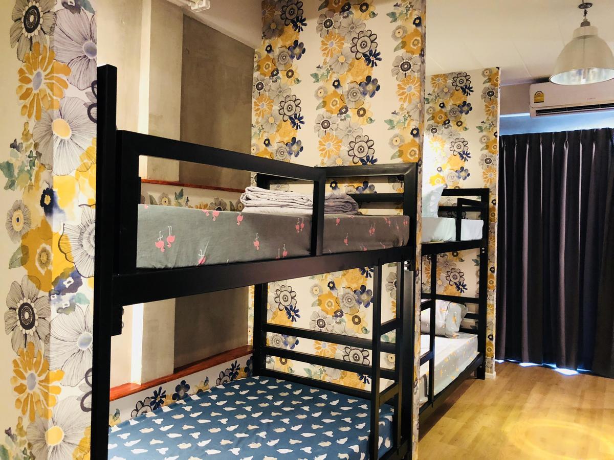 Wj Hostel Bangkok Bagian luar foto